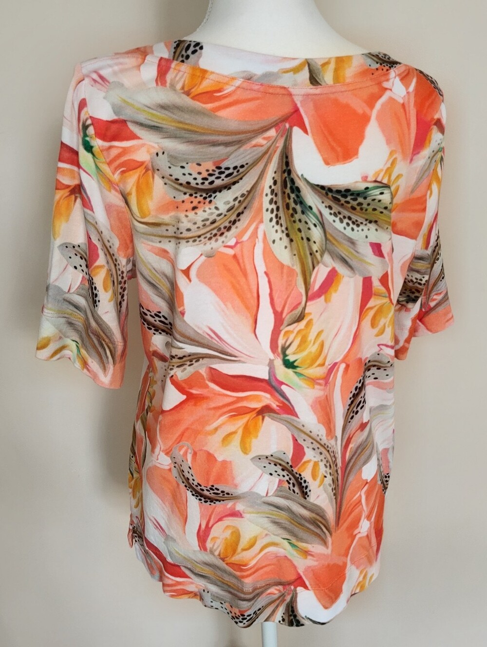 Chico's Elbow Length Tropical Print Top in Peach Green and Yellow